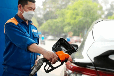 s-ố-c với giá xăng chiều nay, chia buồn với những ai chưa kịp đổ xăng, tưởng vàng tăng xăng giảm ai ngờ lại tăng d;ữ d;ộ;i thế này