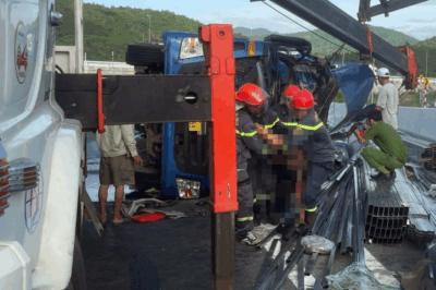 Cao tốc Nha Trang – Cam Lâm: hiện trường thuongtam của vụ lật xe tải khiến 2 người ra đi